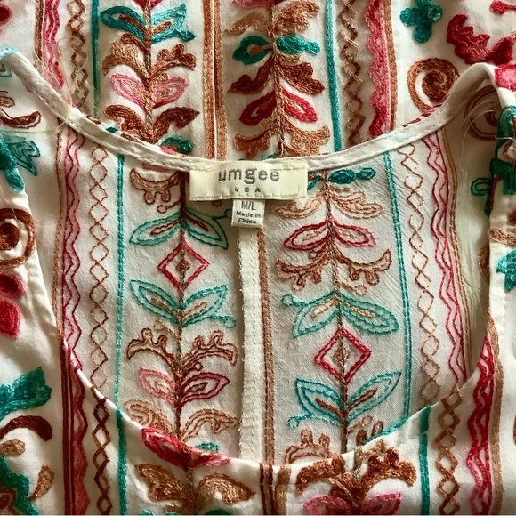 Embroidered Floral Women's Top - White, Pink, teal colors. Loose fit. Sz. M/L - Picture 5 of 5